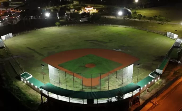 Salta inaugura una nueva cancha de béisbol
