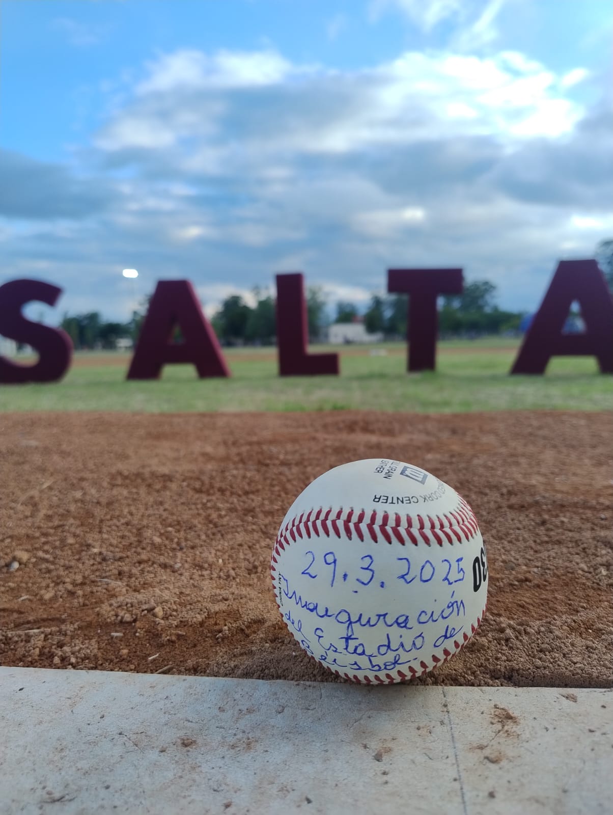 Salta inauguró nueva cancha de béisbol y sóftbol en el Parque del Bicentenario