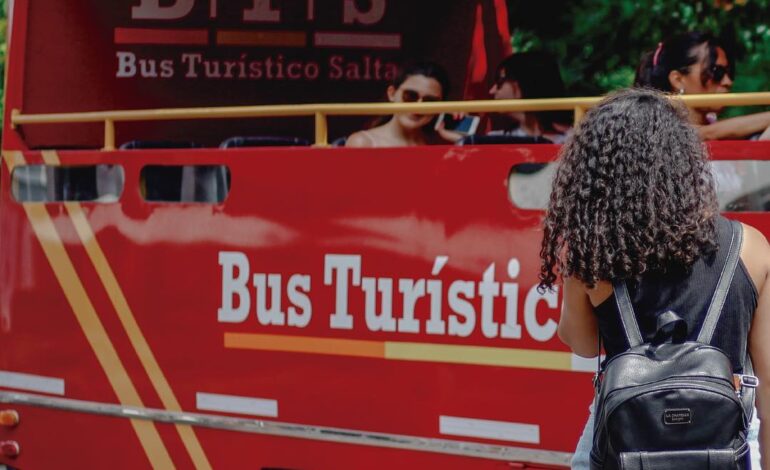 Salta ofrece recorridos a bordo de un bus turístico
