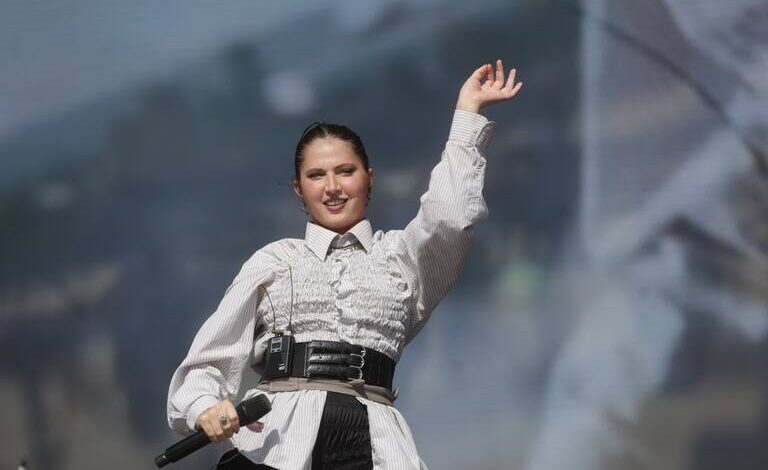 Feli Colina la rompió en el Quilmes Rock 2025 con una propuesta única y vibrante