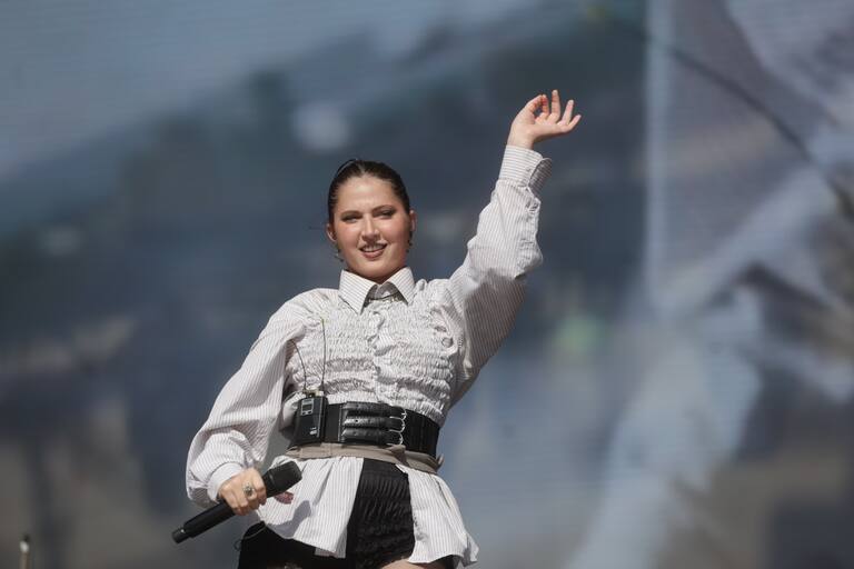 Feli Colina la rompió en el Quilmes Rock 2025 con una propuesta única y vibrante