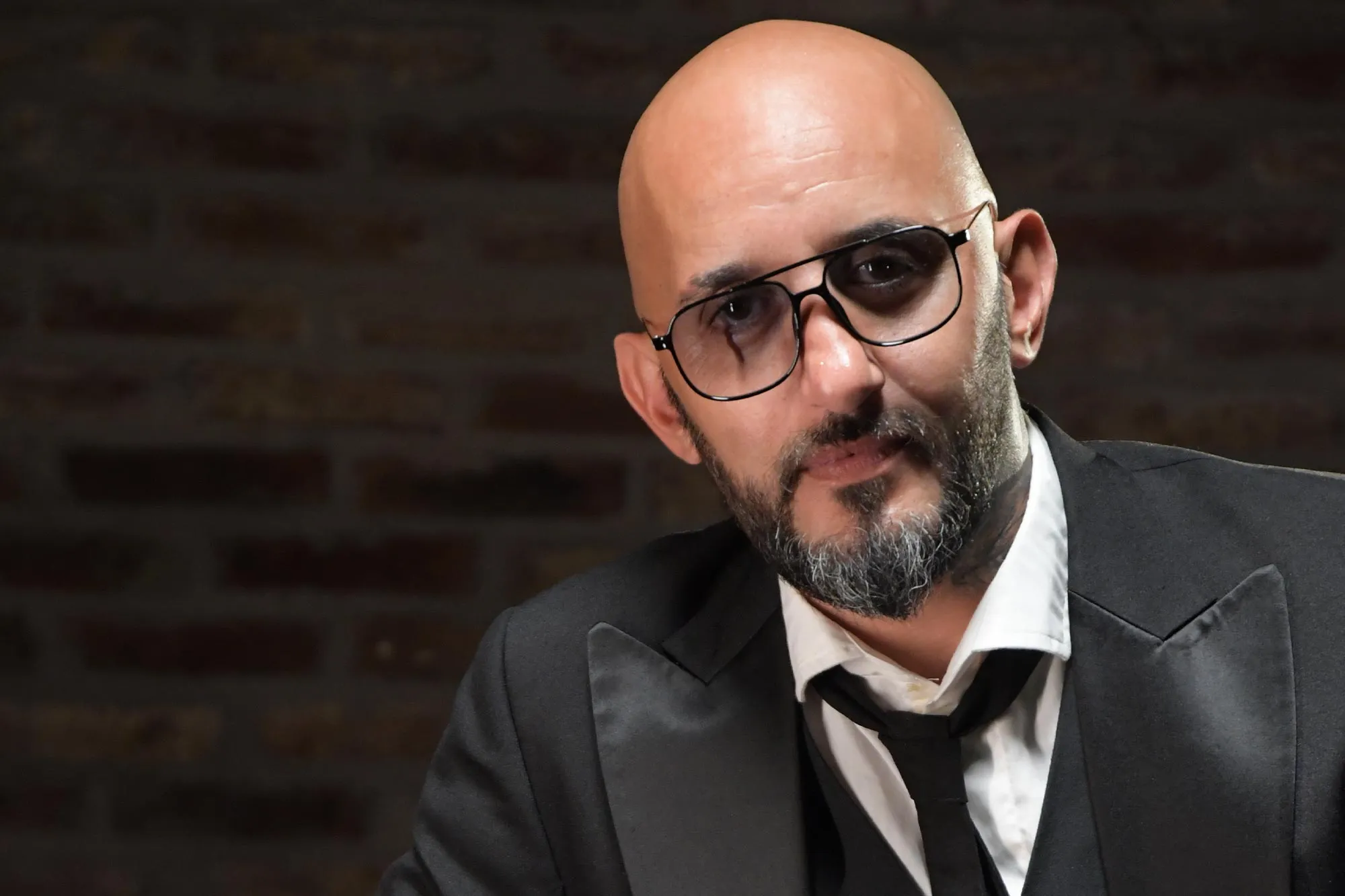 «El Pela» Romero llega a Salta con su charla «Basta de Amores de Mierda»