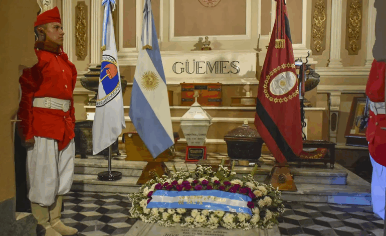 Salta donó la Bandera de Belgrano al Panteón de las Glorias del Norte