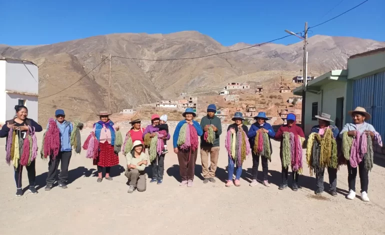 Nazareno fortalece su identidad textil con un Taller de Tintes Naturales