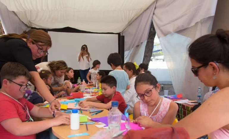 Letras, talleres y teatro: un jueves lleno de creatividad en la Feria del Libro