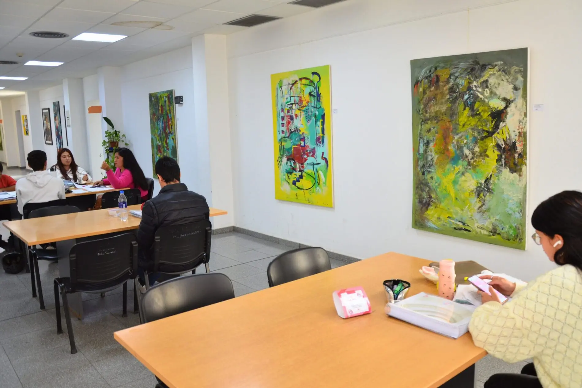 Artelier: una muestra colectiva que celebra el arte salteño