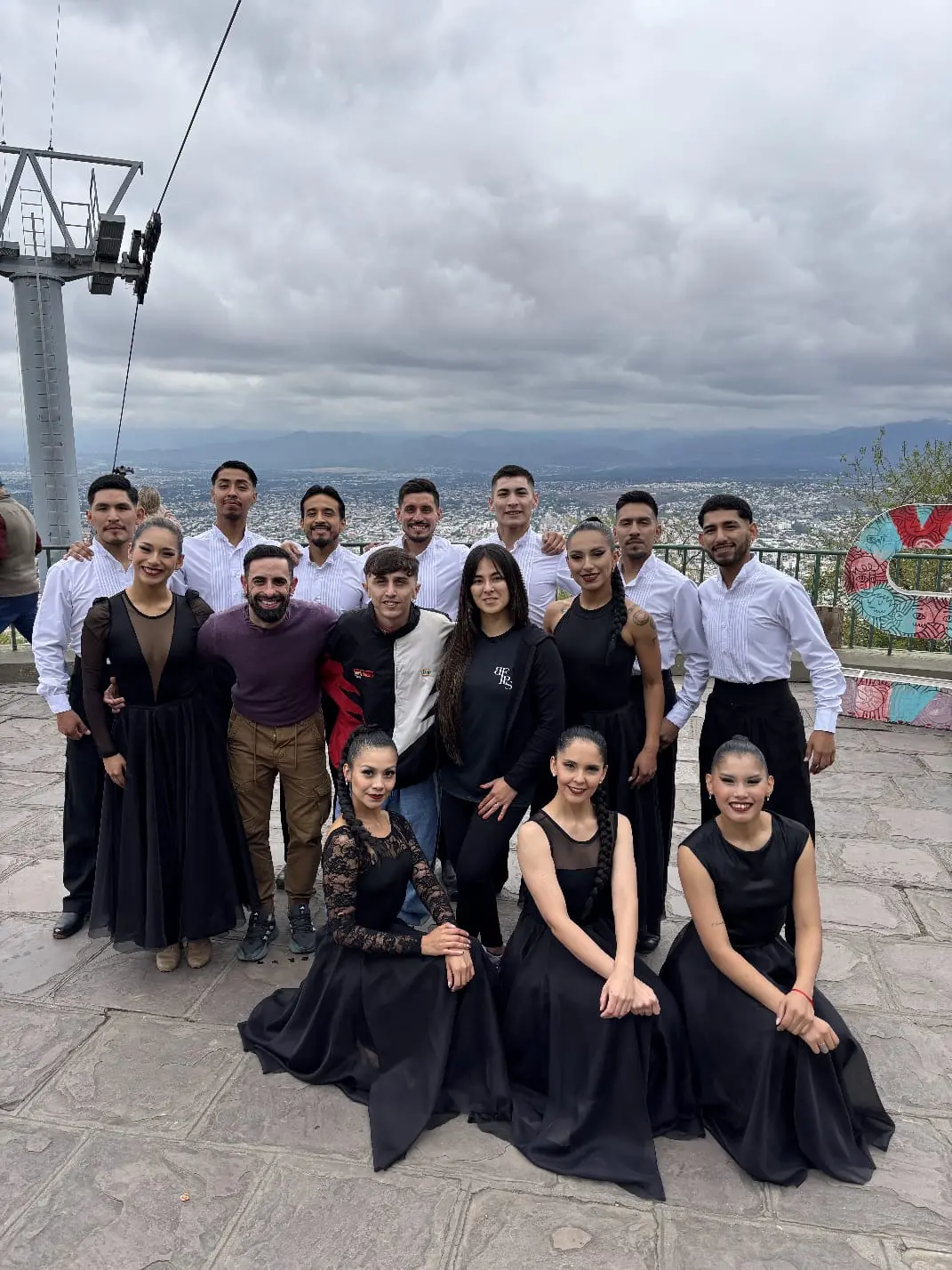 Juan Portela grabó “Mis Pagos” junto al Ballet Folklórico en la cima del San Bernardo