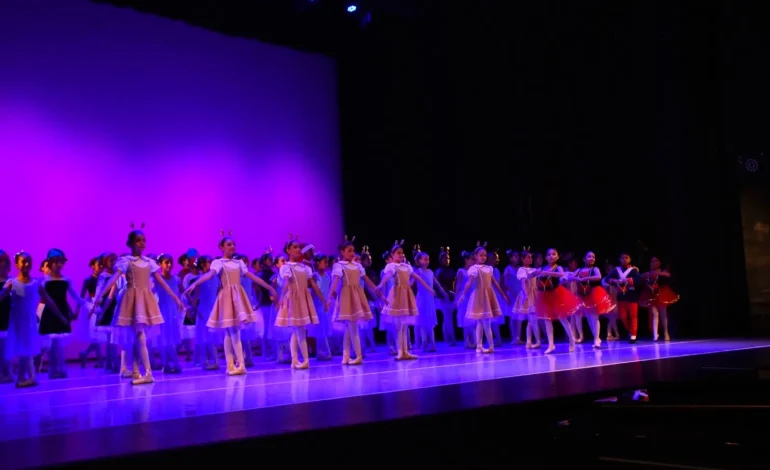 La Escuela Oficial de Ballet celebró una gala especial en el marco de su 10° aniversario