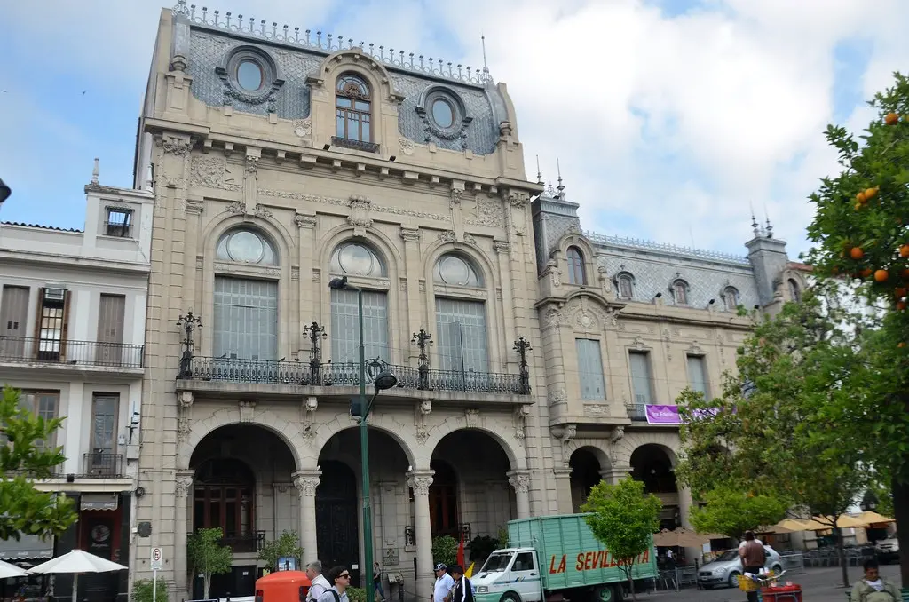 Feria Navideña de Arte 2025 – Promoción y Venta de Arte en Pequeño Formato