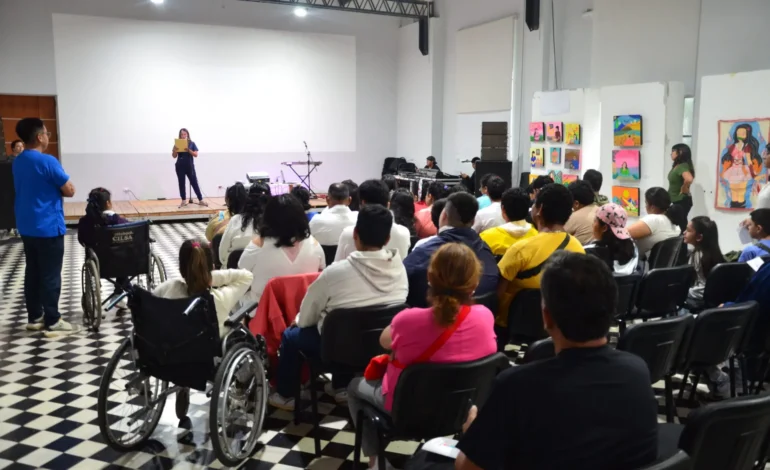 Arte y emoción en Texturas del Ser, la muestra del Centro de Día Aprendiendo a Ser II