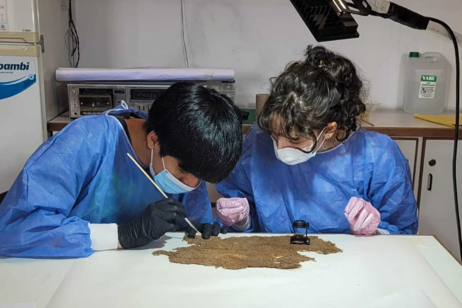 Textiles arqueológicos reciben tratamiento en prácticas profesionales
