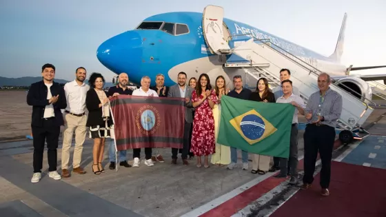Salta dio la bienvenida al primer vuelo directo desde Florianópolis