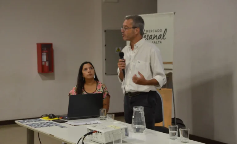 Cultura concretó una jornada informativa y de fortalecimiento para artesanos de la provincia