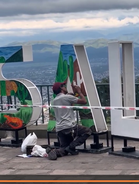 Pintaron el cartel de Salta en la cima del cerro San Bernardo