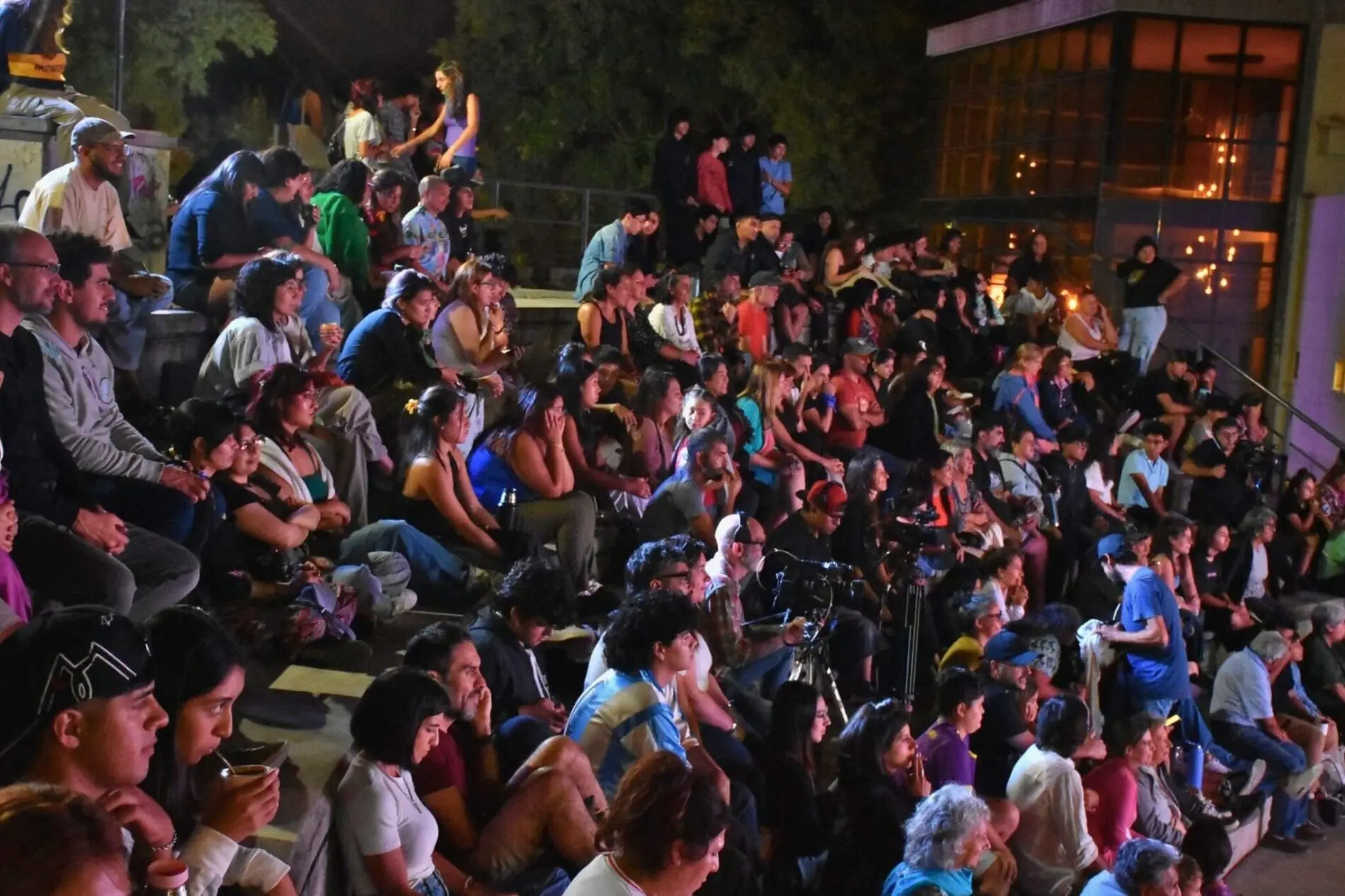 Mujeres y Diversidades en Escena reunió música, entrevistas y streaming en la Usina Cultural