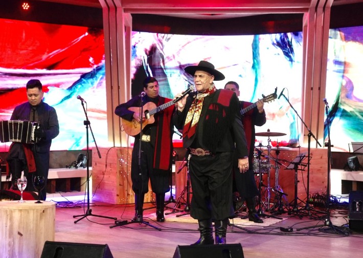 El Chaqueño Palavecino la rompió en la Peña de Morfi