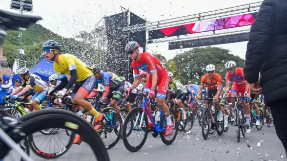 Más de 250 ciclistas en la Clásica 1° de Mayo copan las calles salteñas