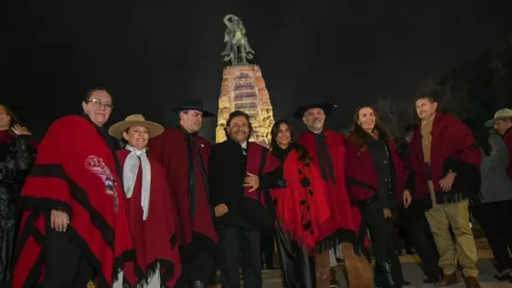 Salta honró a Güemes en la tradicional Guardia bajo las Estrellas 