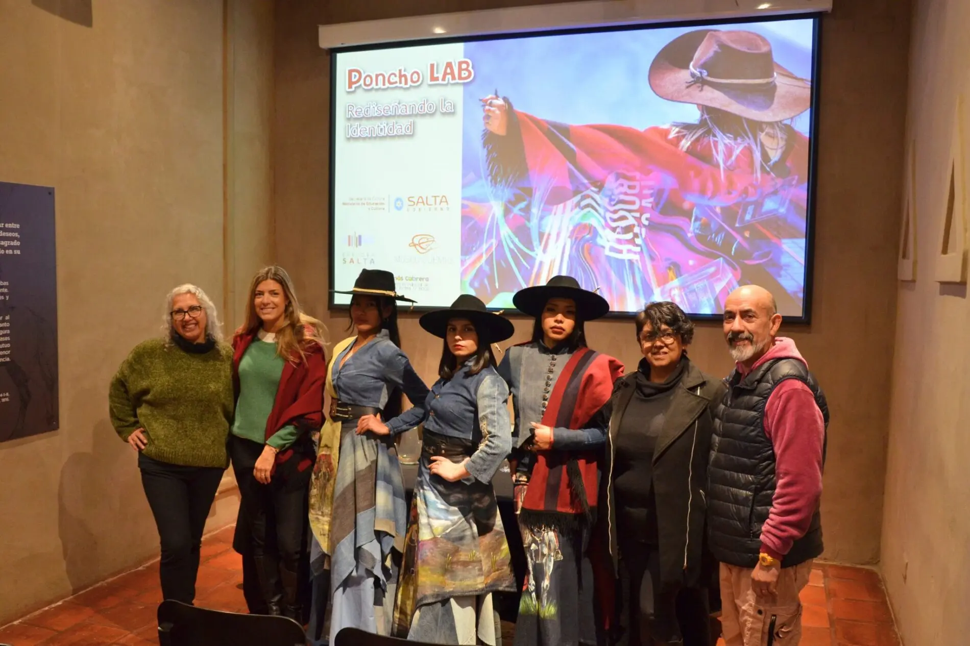 Poncho Lab: jóvenes salteños rediseñan un emblema de la identidad local