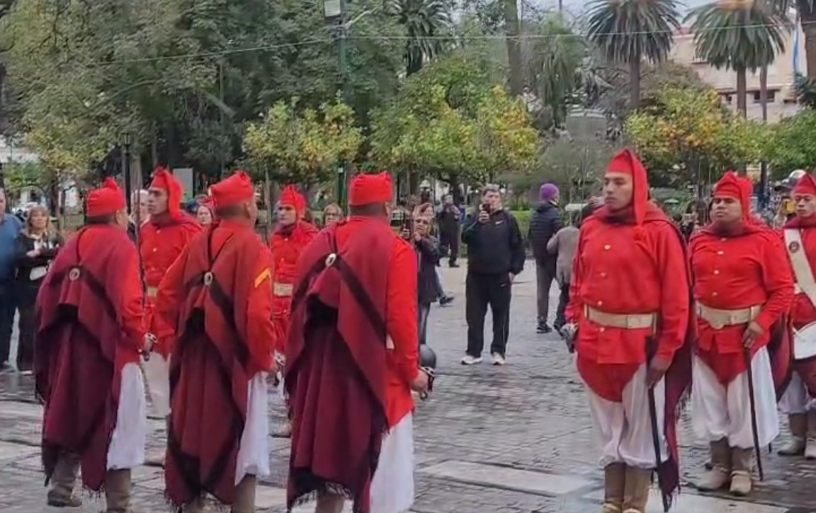 ¡Custodiando la gloria de nuestro héroe gaucho! 