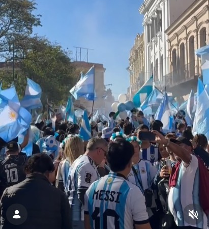 ¡Argentina está en cuartos de final y Salta lo celebró en la plaza!