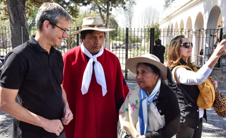 Más de 30 copleros formaron parte del cierre de «Voces Vivas» en el Mercado Artesanal