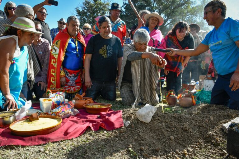 El Mercado Artesanal de Salta celebró la 25ª edición del Tradicional Convite a la Pachamama
