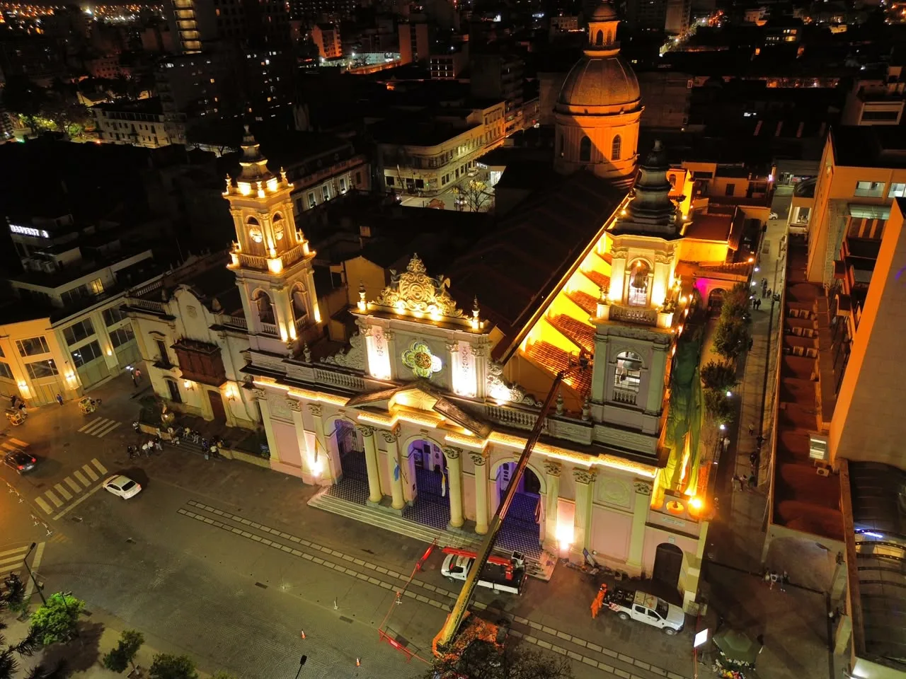 La Municipalidad renovó por completo el sistema de iluminación de la Catedral